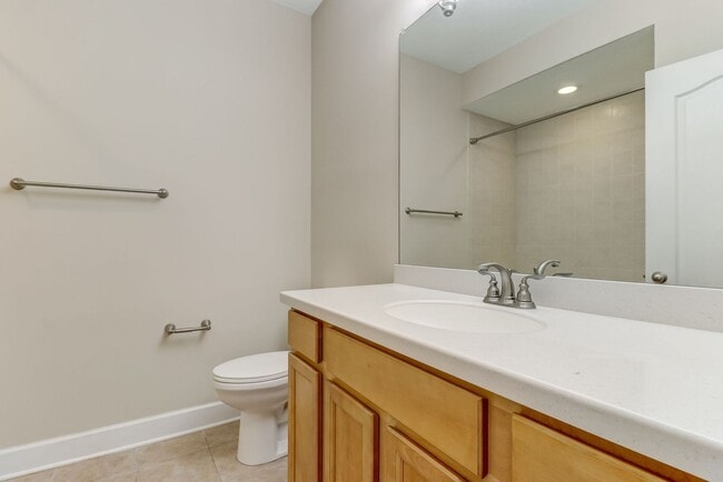 Building Photo - Beautiful 3BR/2BA Condo in Gated Stoney Cr...