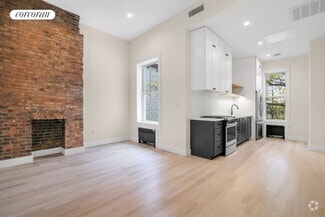 Building Photo - 110 Calyer St