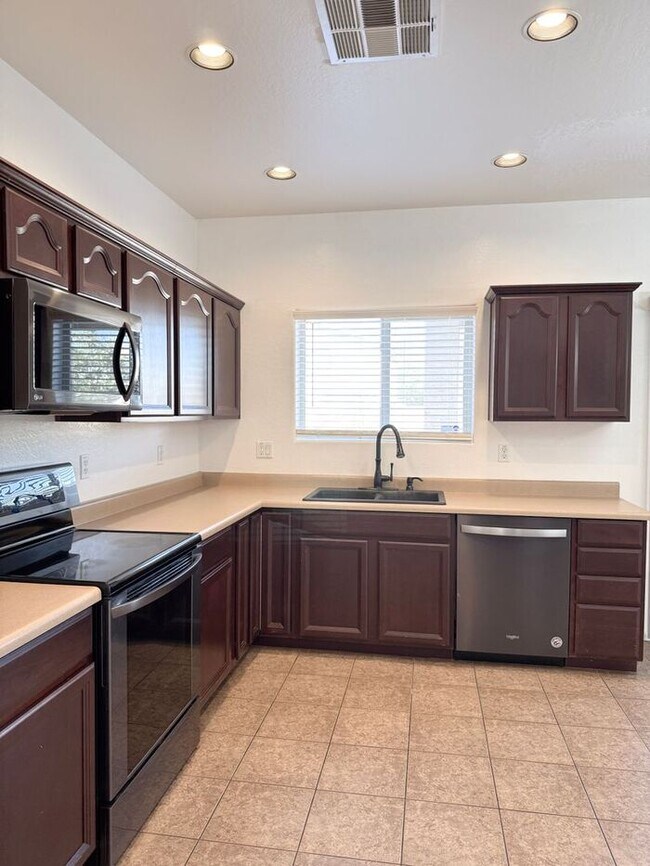 Building Photo - Gorgeous home in the highly desired Johnson Ranch Golf Course Community-Johnson Ranch-4 bed/ 2.5 ...