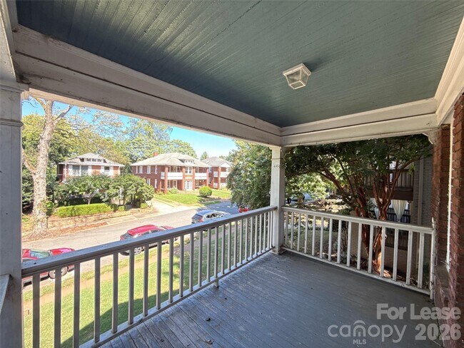 Building Photo - 518 Oakland Ave