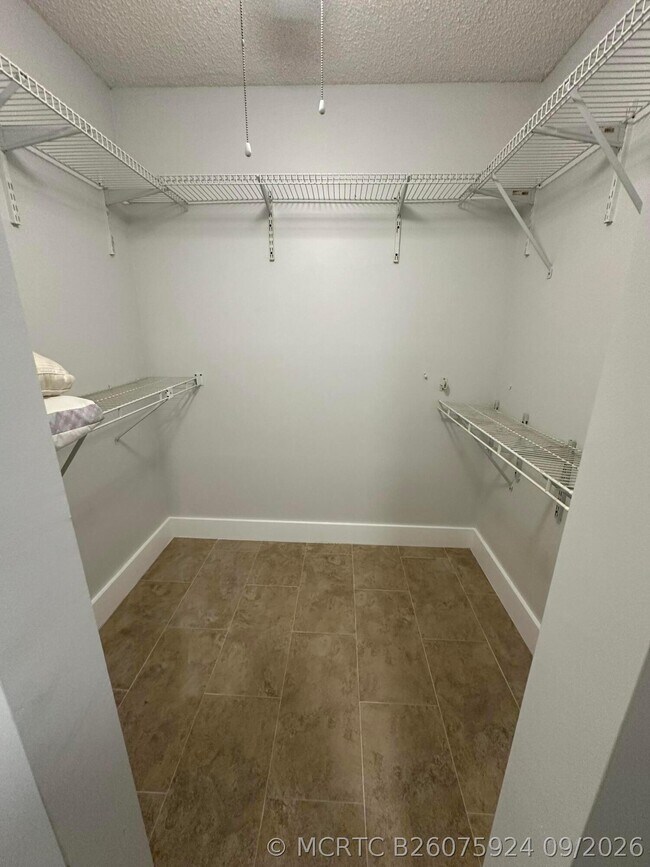 Building Photo - 9215 Flynn Cir