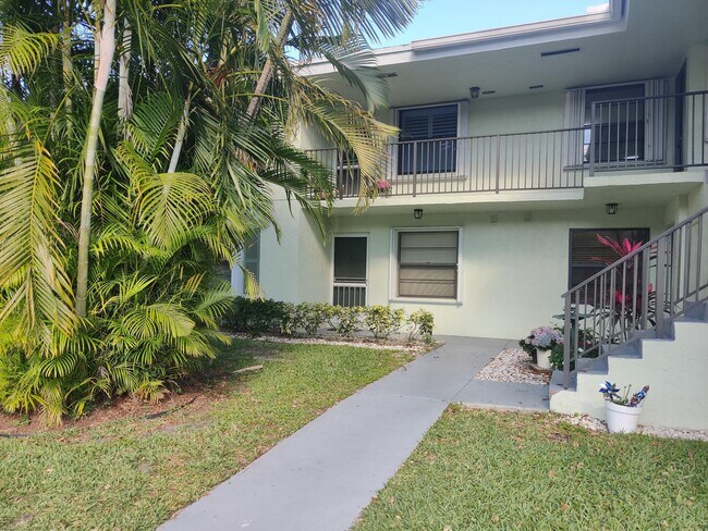 Building Photo - 701-701 Sabal Ridge Cir