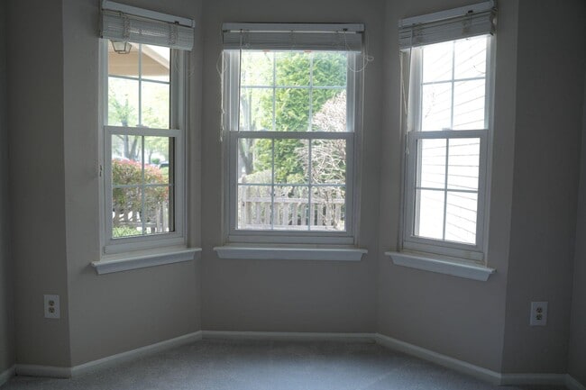 Building Photo - 84 Woodlake Dr
