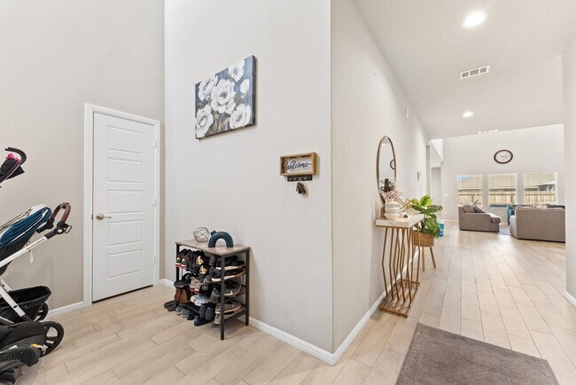 Building Photo - 7118 Adenium Rd