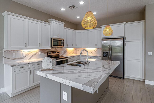 Building Photo - 15431 Goldfinch Cir