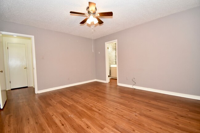 Building Photo - 3 Bed 2 Bath in Ruston. Call Today!