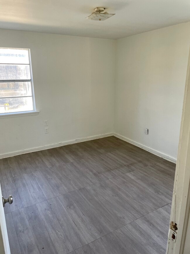 Building Photo - 1117 Evergreen Dr