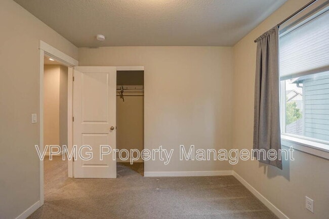 Building Photo - 8714 N 3rd Way