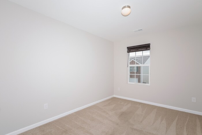 Building Photo - 2108 Belmont Cir NE