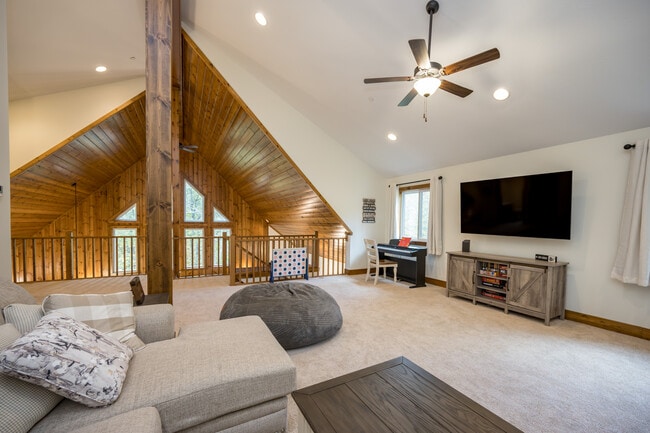 Building Photo - 153 Golden Meadow Ln