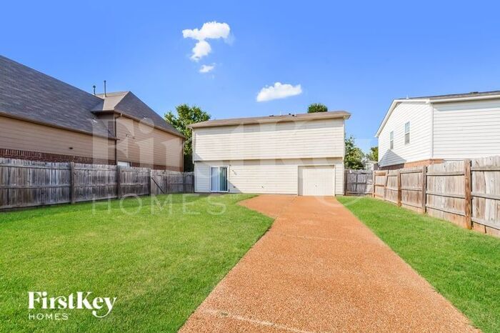 Building Photo - 9963 Chariden Dr