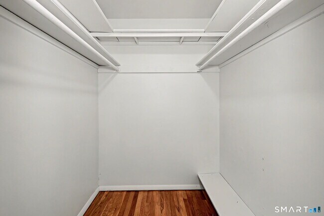 Building Photo - 44 Barmore Dr W