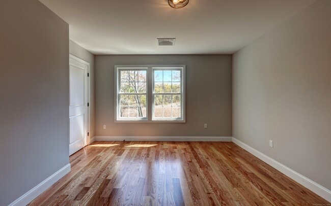 Building Photo - 326 Meadowside Rd