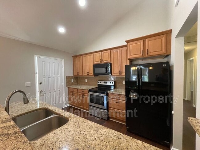 Building Photo - 1596 Foote St NE
