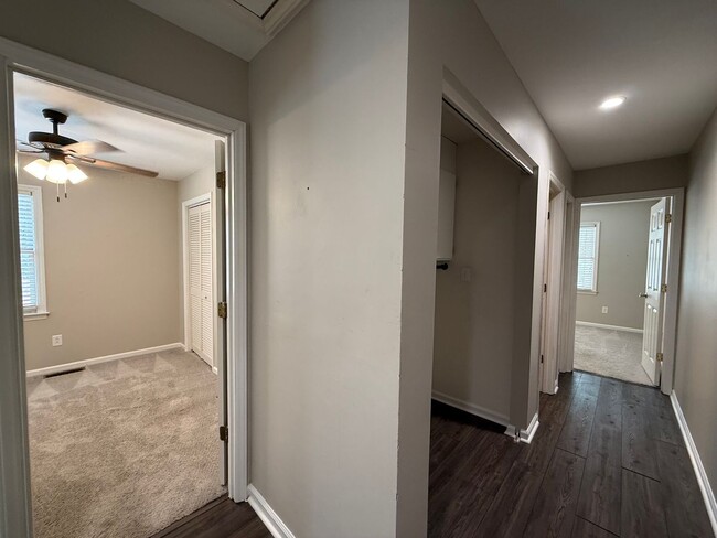 Building Photo - 3-Bedroom Townhome Just Minutes From Downtown Hickory!