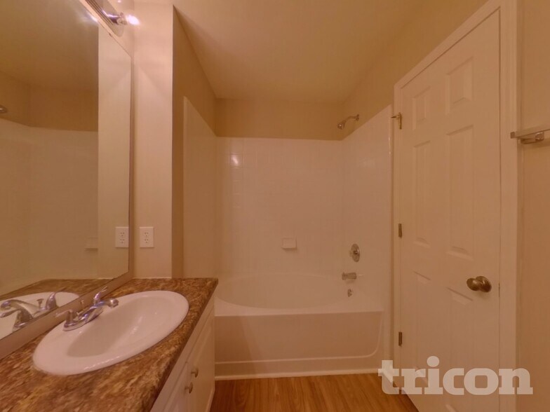 Building Photo - 2521 Wingdale Dr