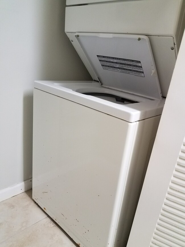 Large washer and dryer in the unit. - 550 S Park Rd