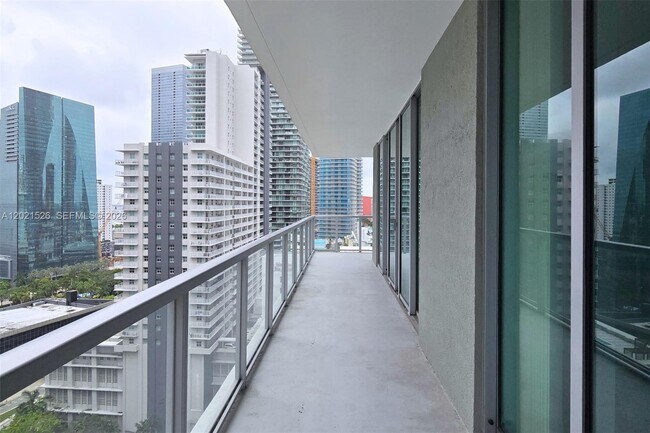 Building Photo - 1111 SW 1st Ave