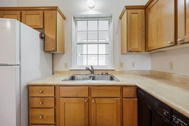 Building Photo - 630 Cardwell Ct