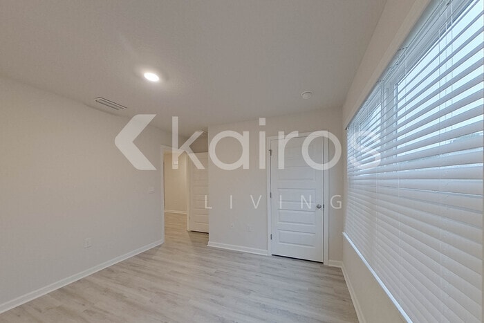 Building Photo - 408 Monarch Ln