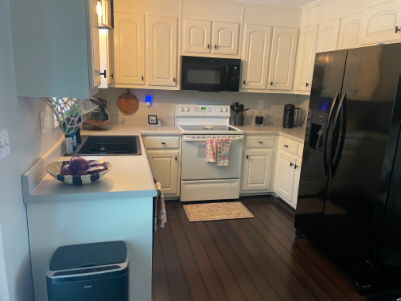 Building Photo - 101 S Fox Cir