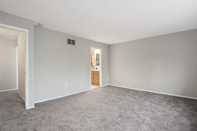 Building Photo - 10661 High Beam Ct