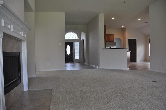 Building Photo - 12814 Quail Creek Dr