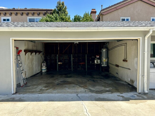 Two Car Garage - 2221 Bataan Rd