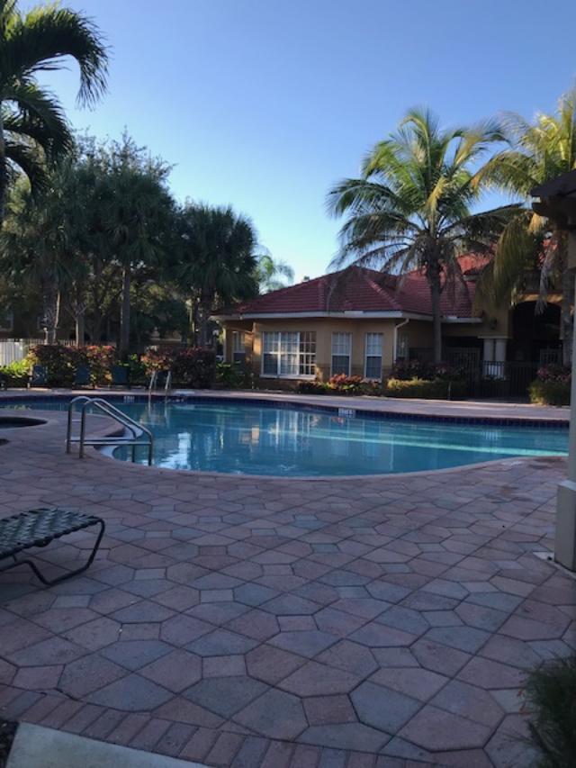 Building Photo - 5032 Lantana Rd