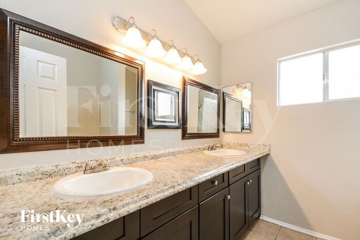 Building Photo - 9556 N Albatross Dr