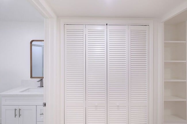 Building Photo - 3155 Montrose Ave