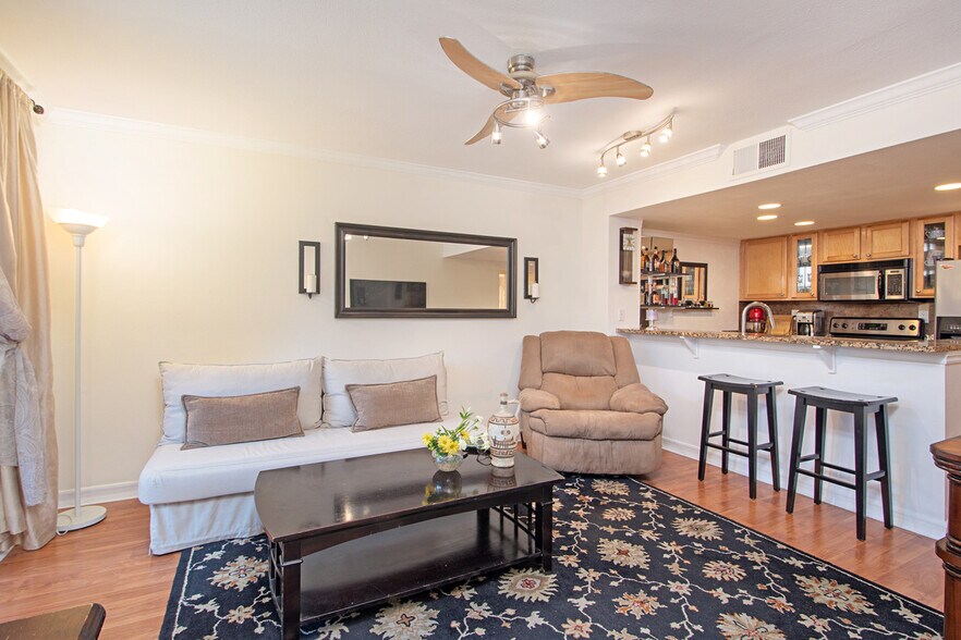 Building Photo - 15273 Maturin Dr