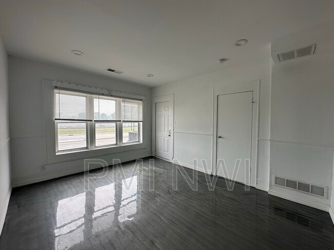 Building Photo - 117 Gostlin St