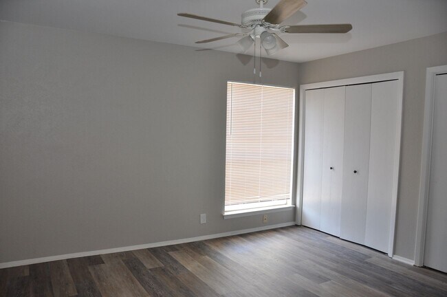 Building Photo - 10810 Topperwein Dr