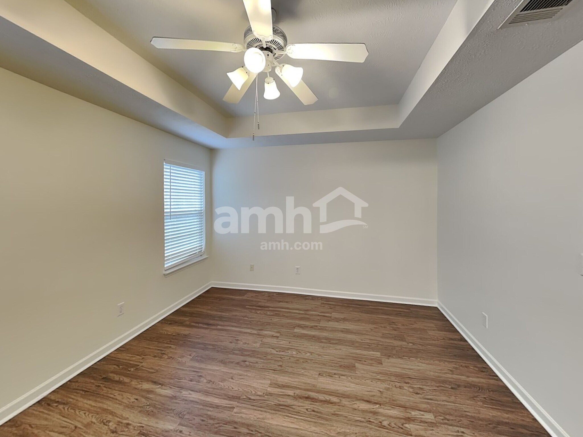 Building Photo - 1883 Portview Dr