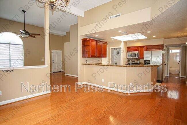 Building Photo - 1316 Desierto Azul Dr