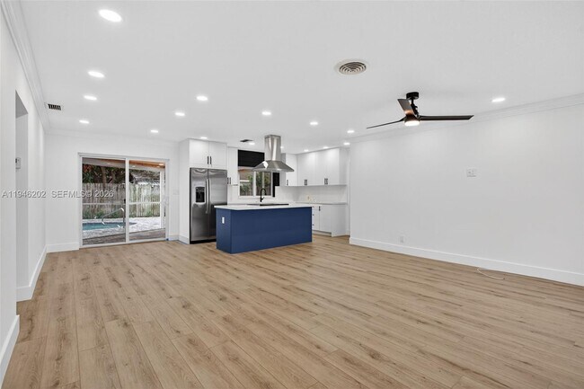 Building Photo - 6720 NW 6th Ct