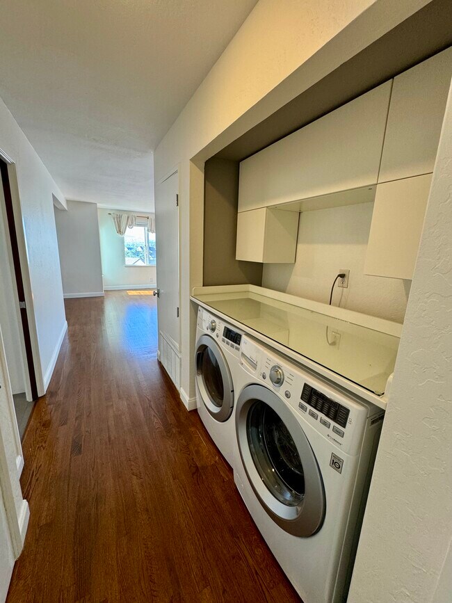 Building Photo - 137 Saint Marys Ave