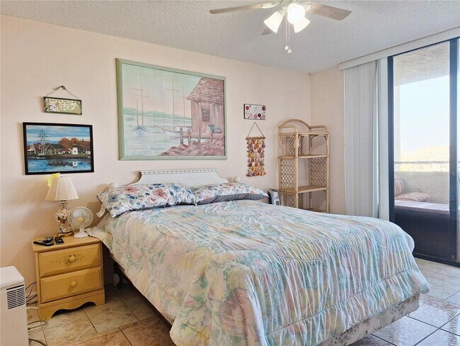 Building Photo - 6009 Sea Ranch Dr