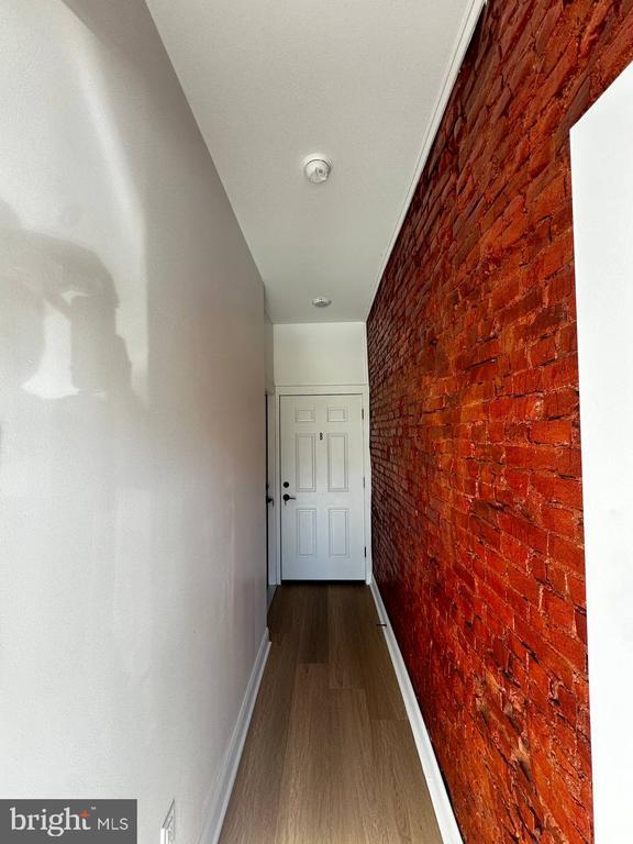 Building Photo - 1229 W Somerset St