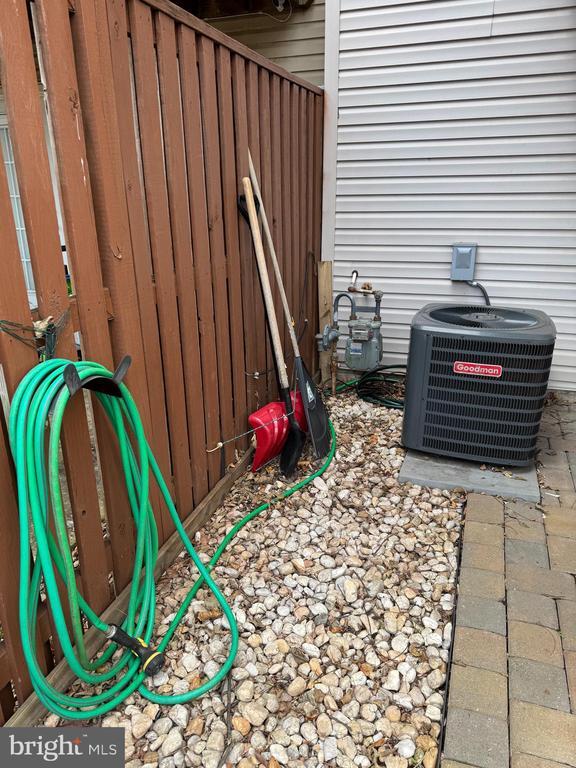 Building Photo - 597 Primus Ct