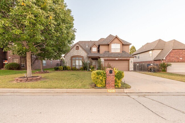 Building Photo - 5 Bed / 2.5 Bath in South Tulsa!