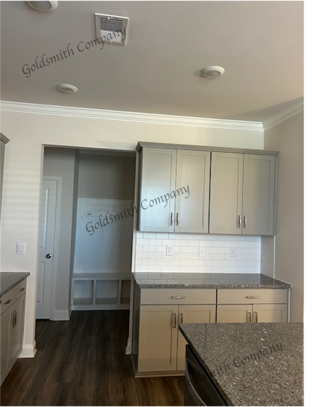 Building Photo - "Spacious 4-Bedroom Townhouse Retreat on Yellow Fox Road, Greer!"