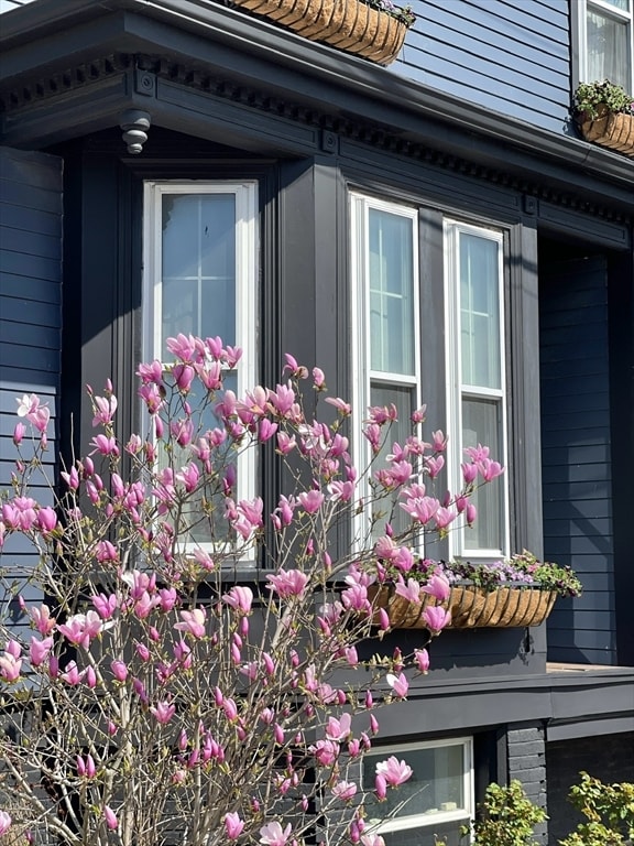 Building Photo - 198 Byron St