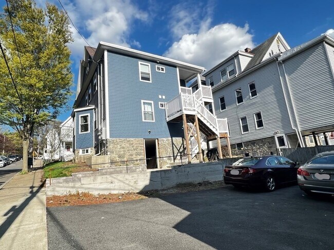 Building Photo - 54 Crescent Ave