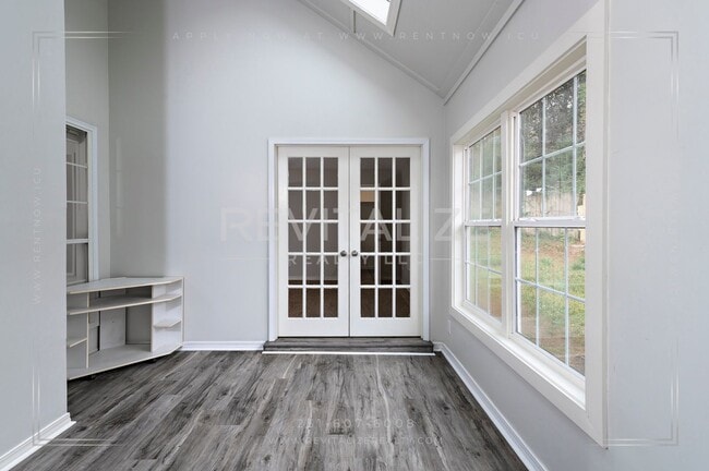 Building Photo - Alluring 3 Bed 2 Bath Home by Medal of Honor Park!