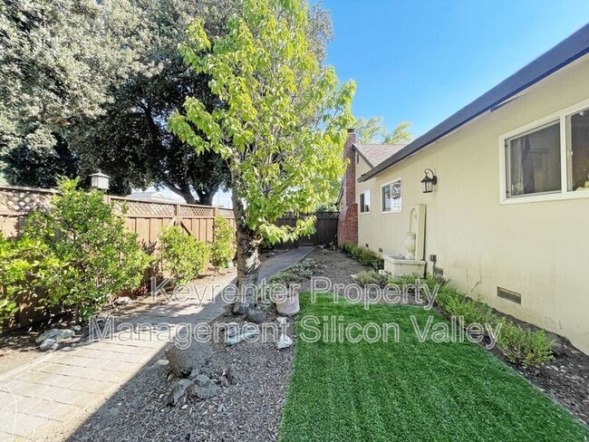 Building Photo - 153 Noyo Dr