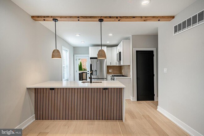 Building Photo - 303 W Washington St