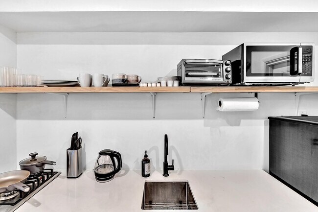 Building Photo - 1941 Washington St