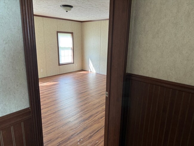 Building Photo - 9859 Shepherd Rd